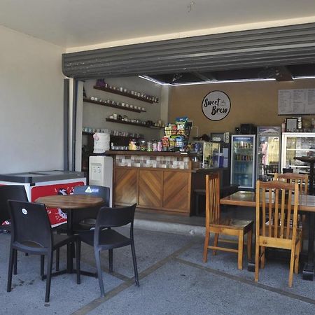 A&E Apartelle Bacolod Bagian luar foto