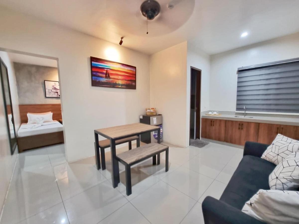 A&E Apartelle Bacolod Bagian luar foto