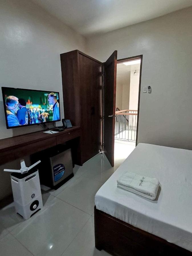 A&E Apartelle Bacolod Bagian luar foto