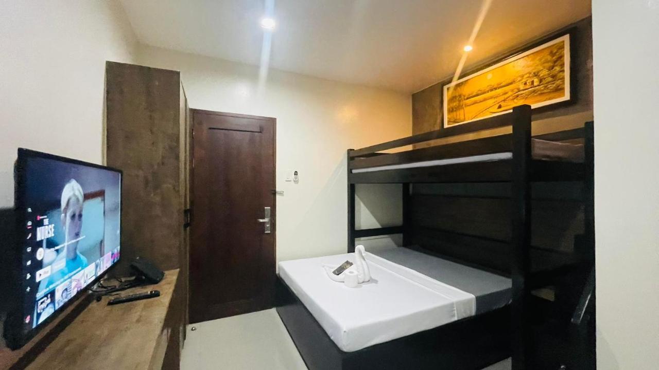 A&E Apartelle Bacolod Bagian luar foto