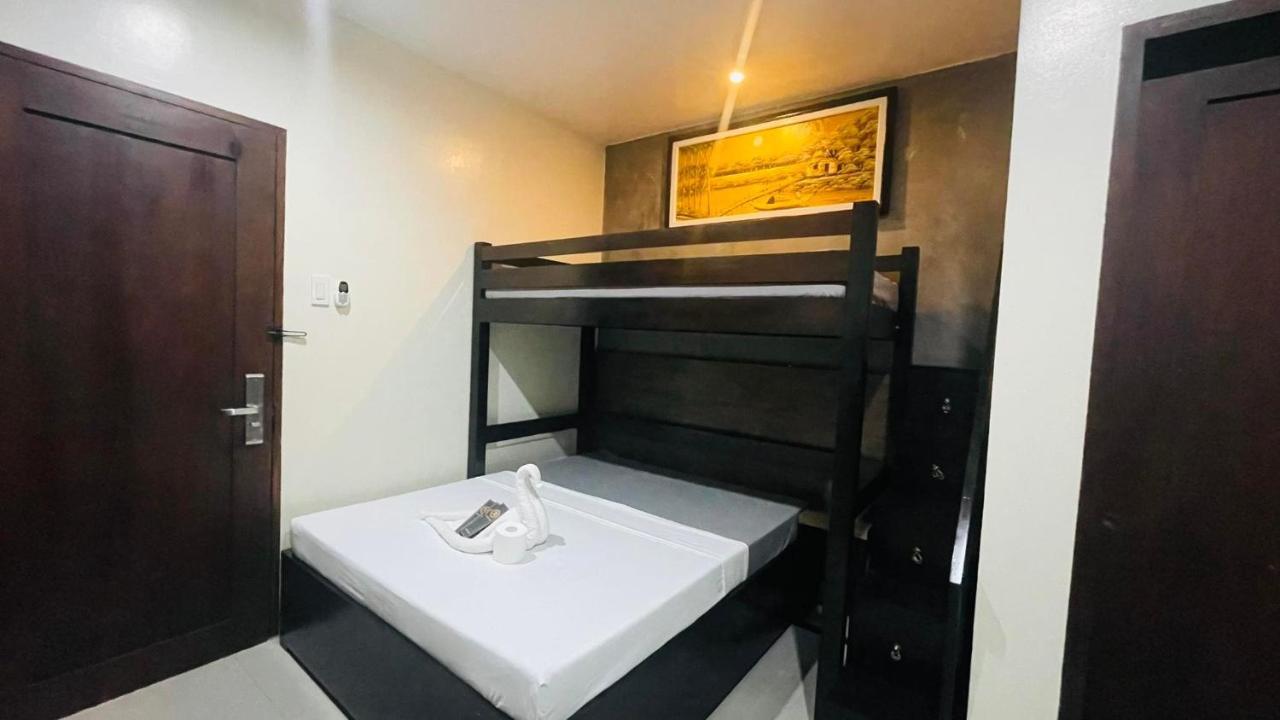 A&E Apartelle Bacolod Bagian luar foto